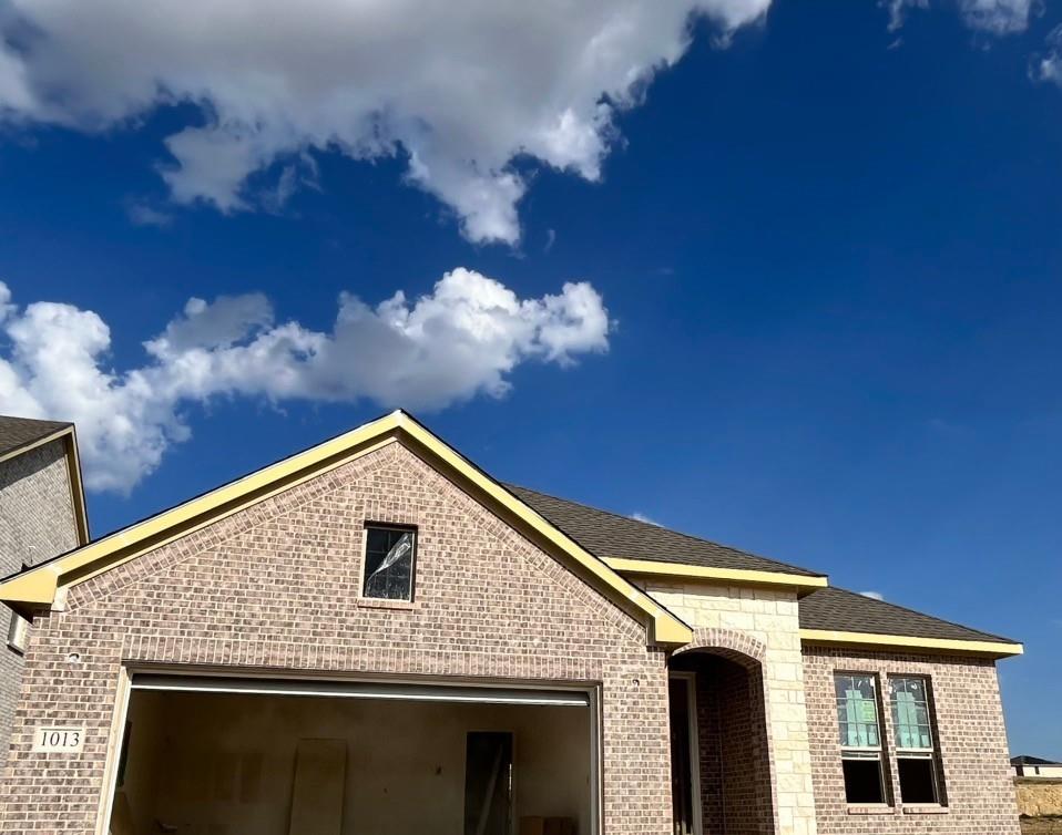 1013 Pecan Tree Lane — photo
