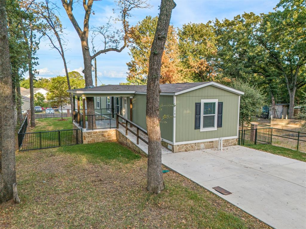 140 Southlake Drive — photo