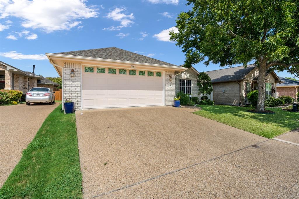 210 Bluebonnet Lane — photo