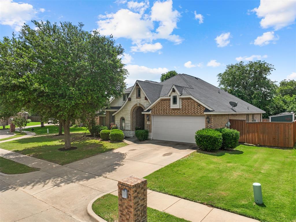 726 Celebrity Court — photo