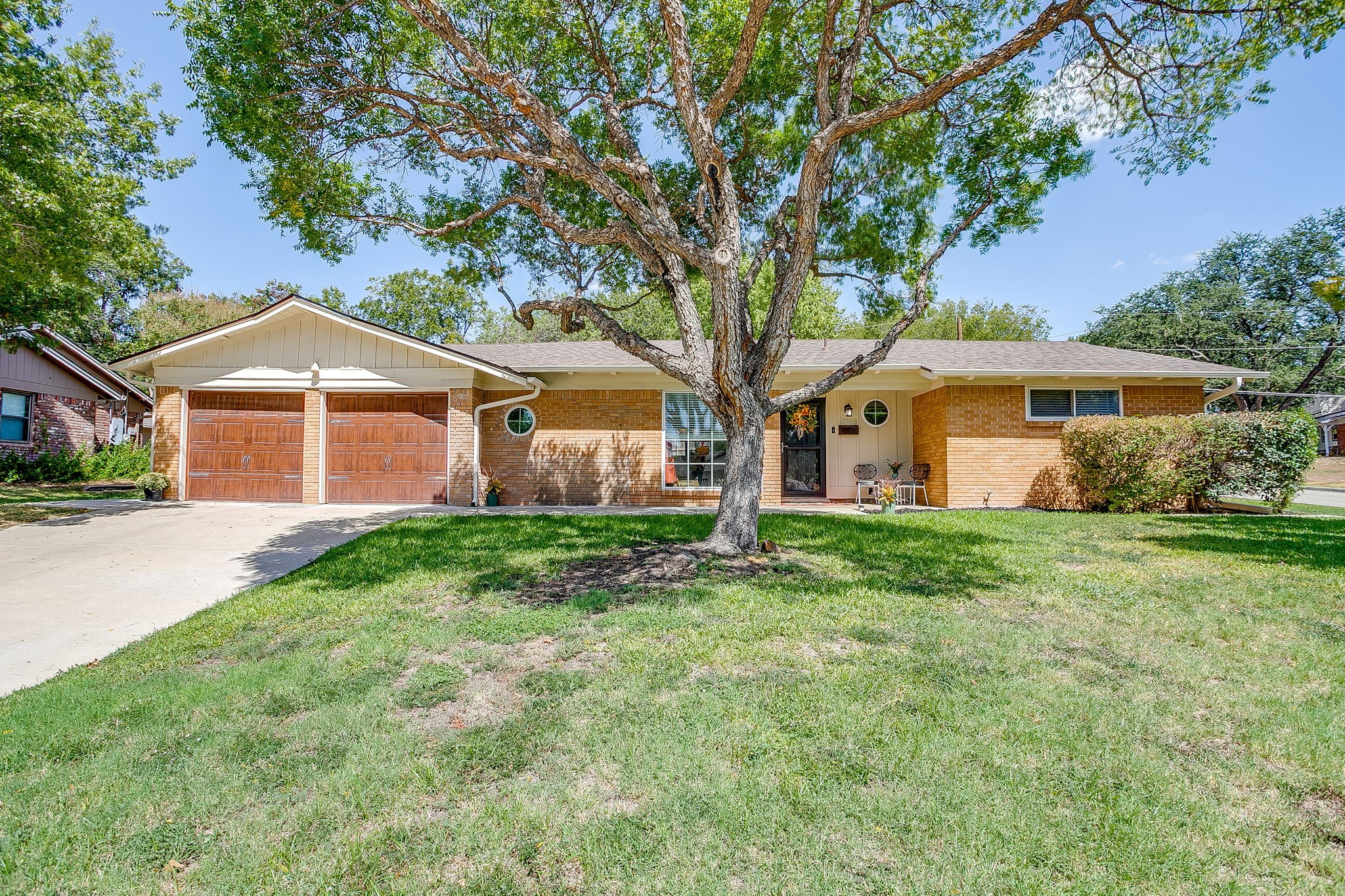 4413 Angus Drive — photo