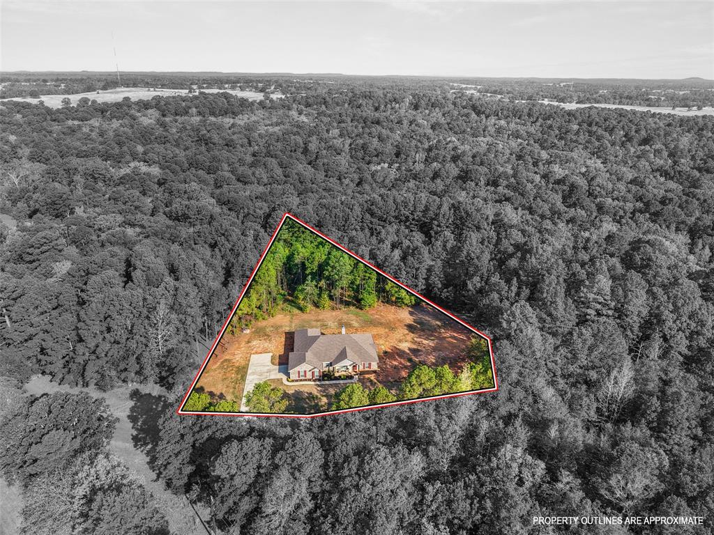 525 Lake Gladewater Road — photo