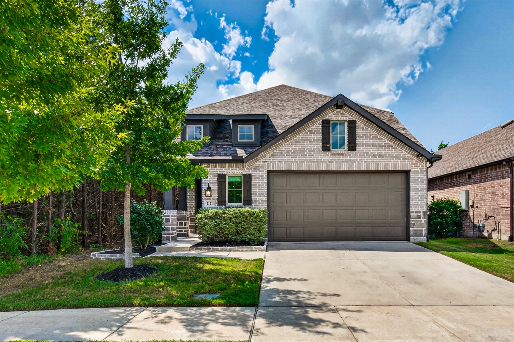 2121 Hobby Drive — photo