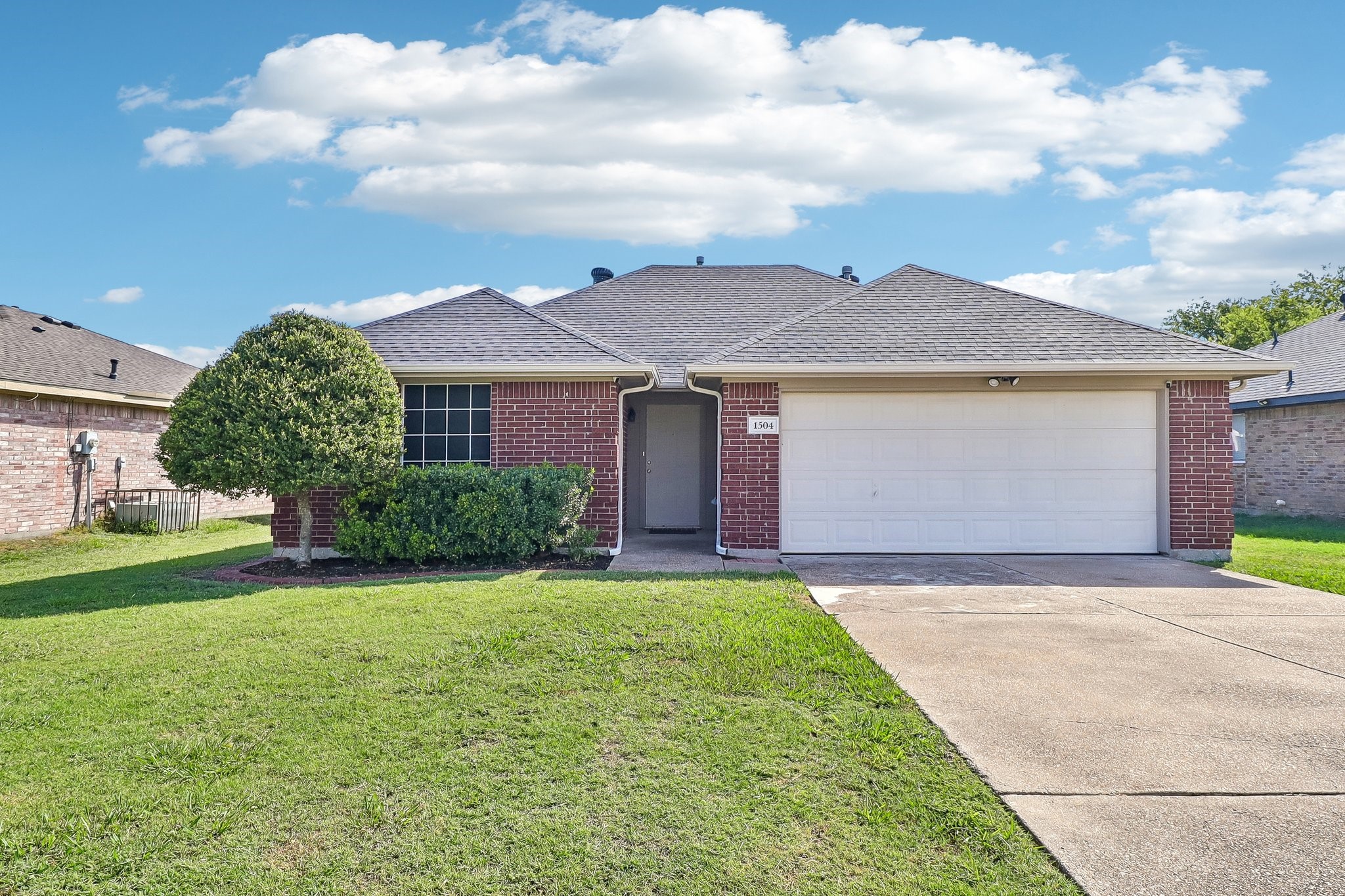 1504 Parrot Court — photo