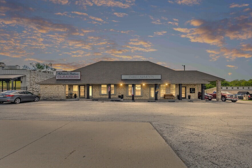621 N FM 1187 — photo