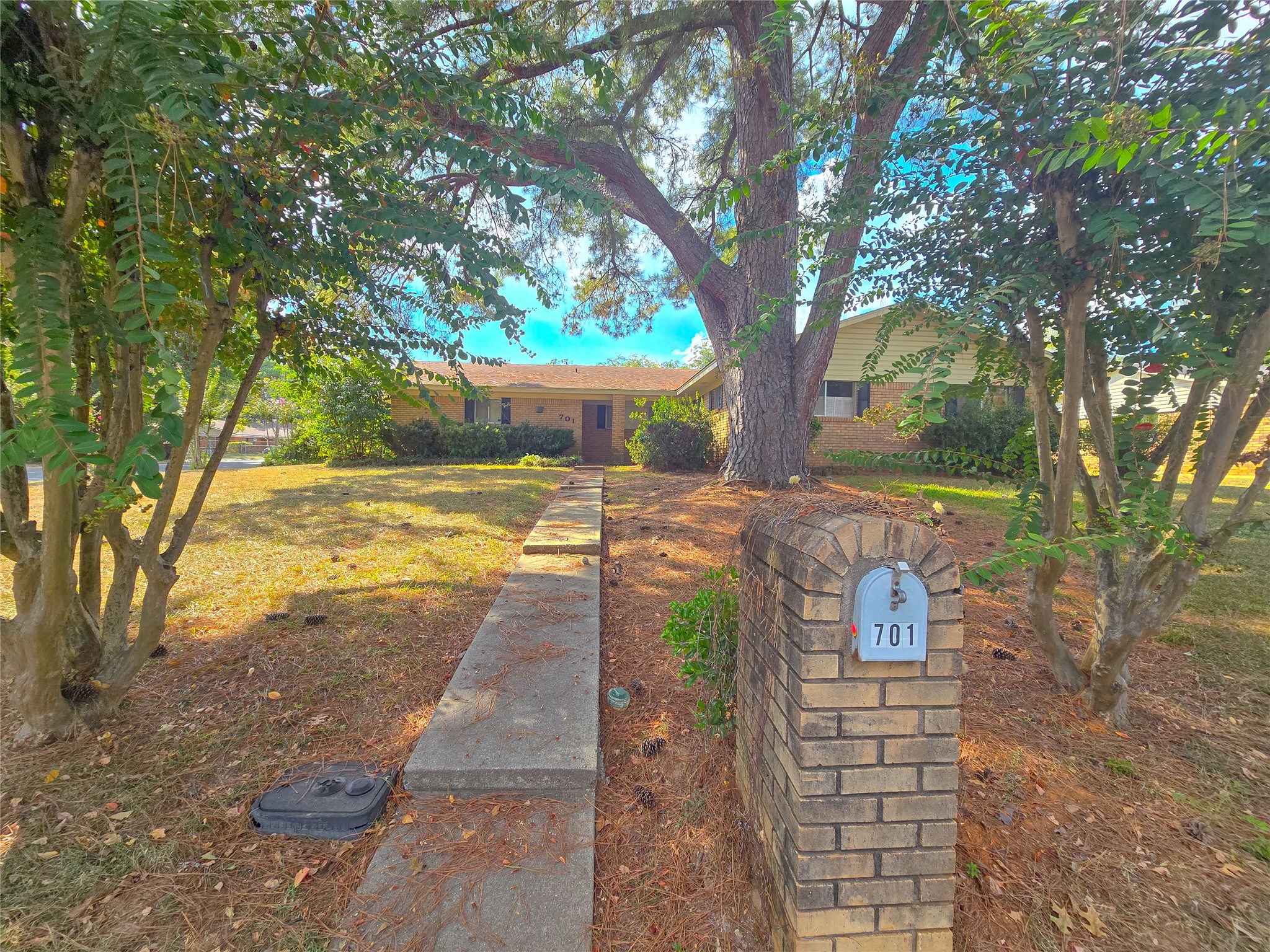 701 Nella Street — photo
