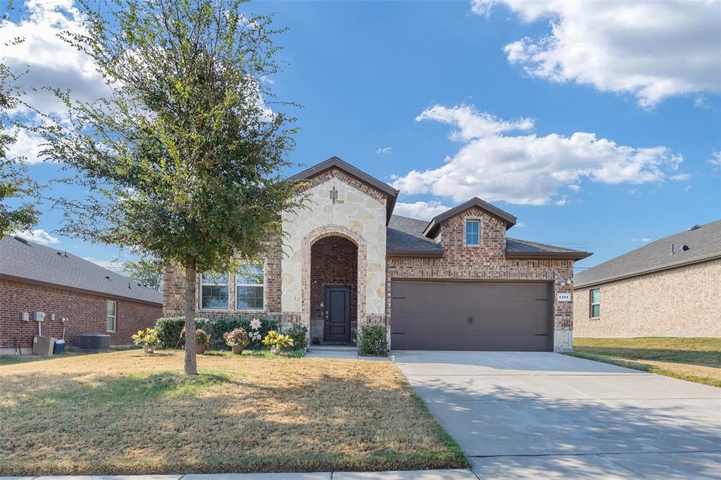 1101 Crepe Myrtle Lane — photo