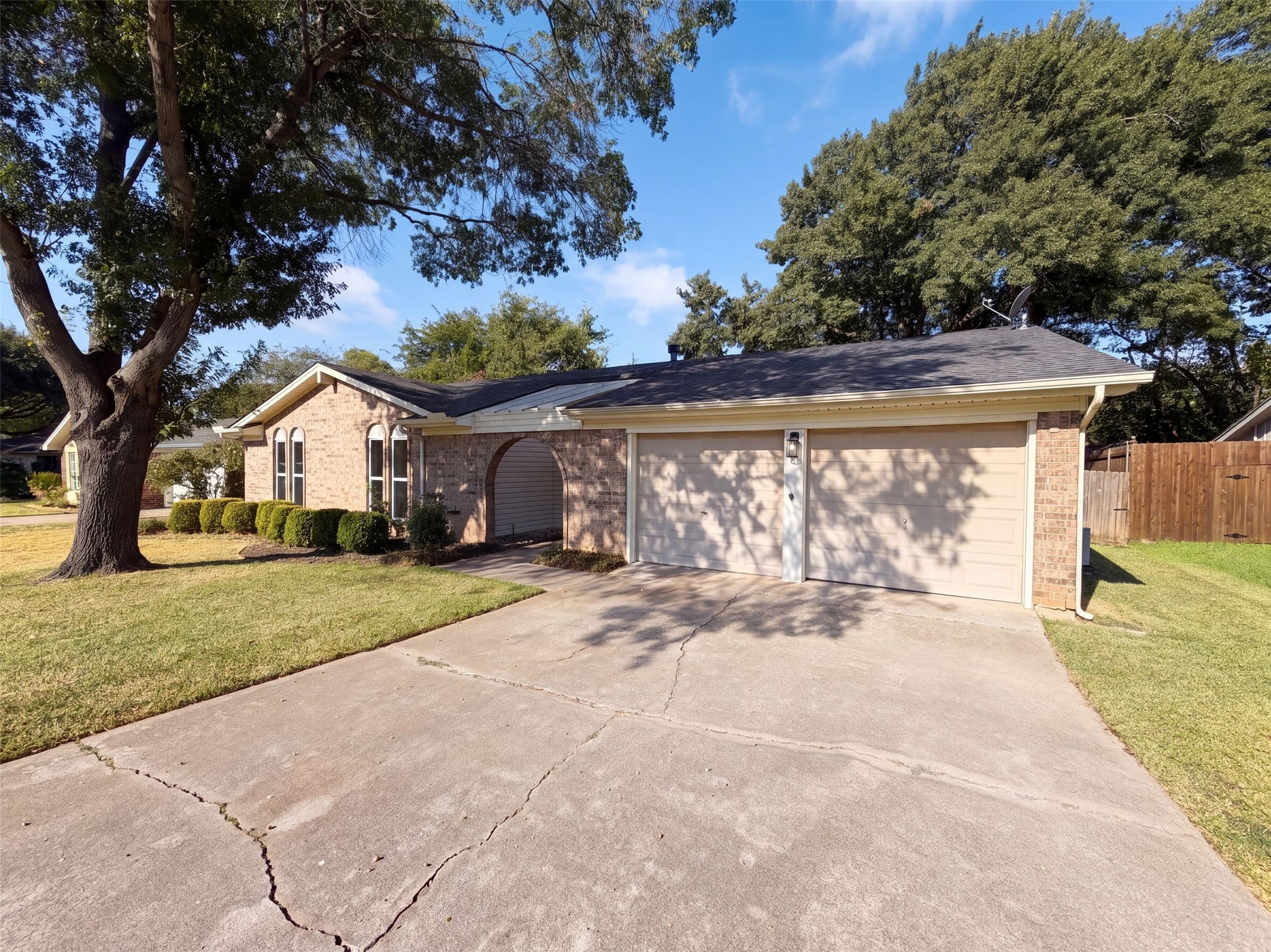 2209 Mountainview Drive, Hurst, TX 76054 — photo 2