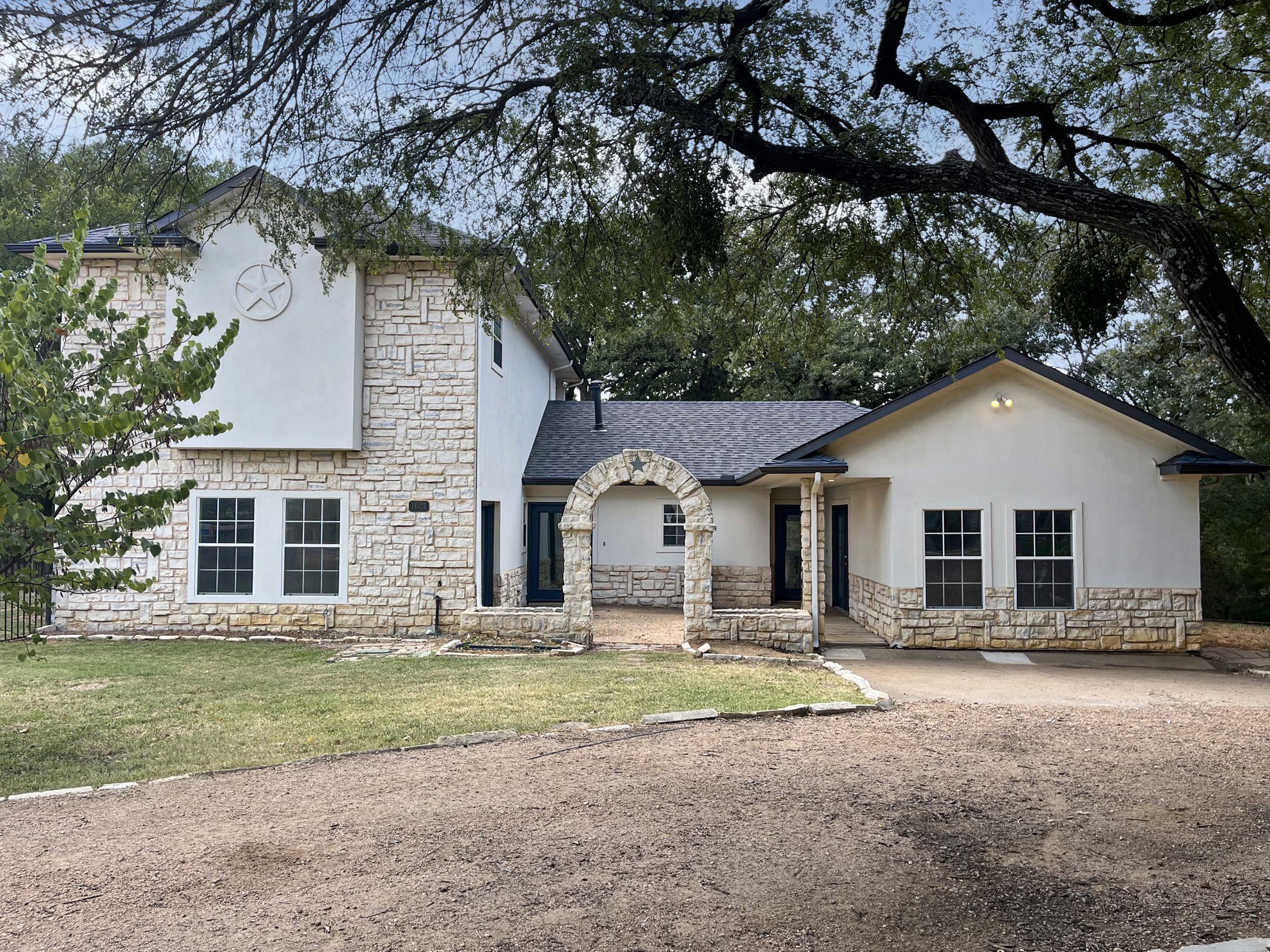 1621 Holly Place — photo
