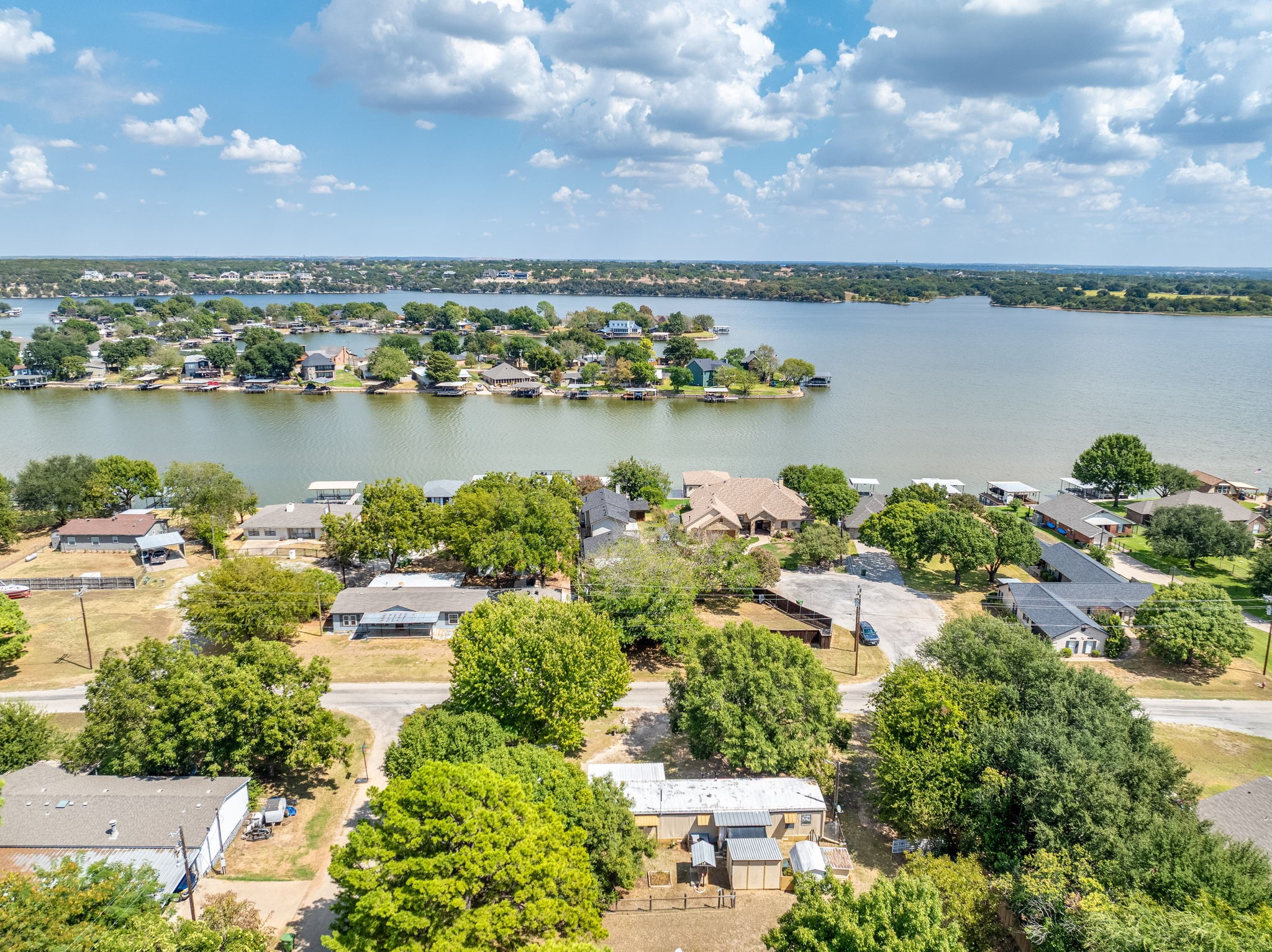 1709 E Apache Trail, Granbury, TX 76048 — photo 2