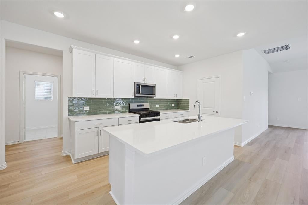 2305 Windsong Path — photo