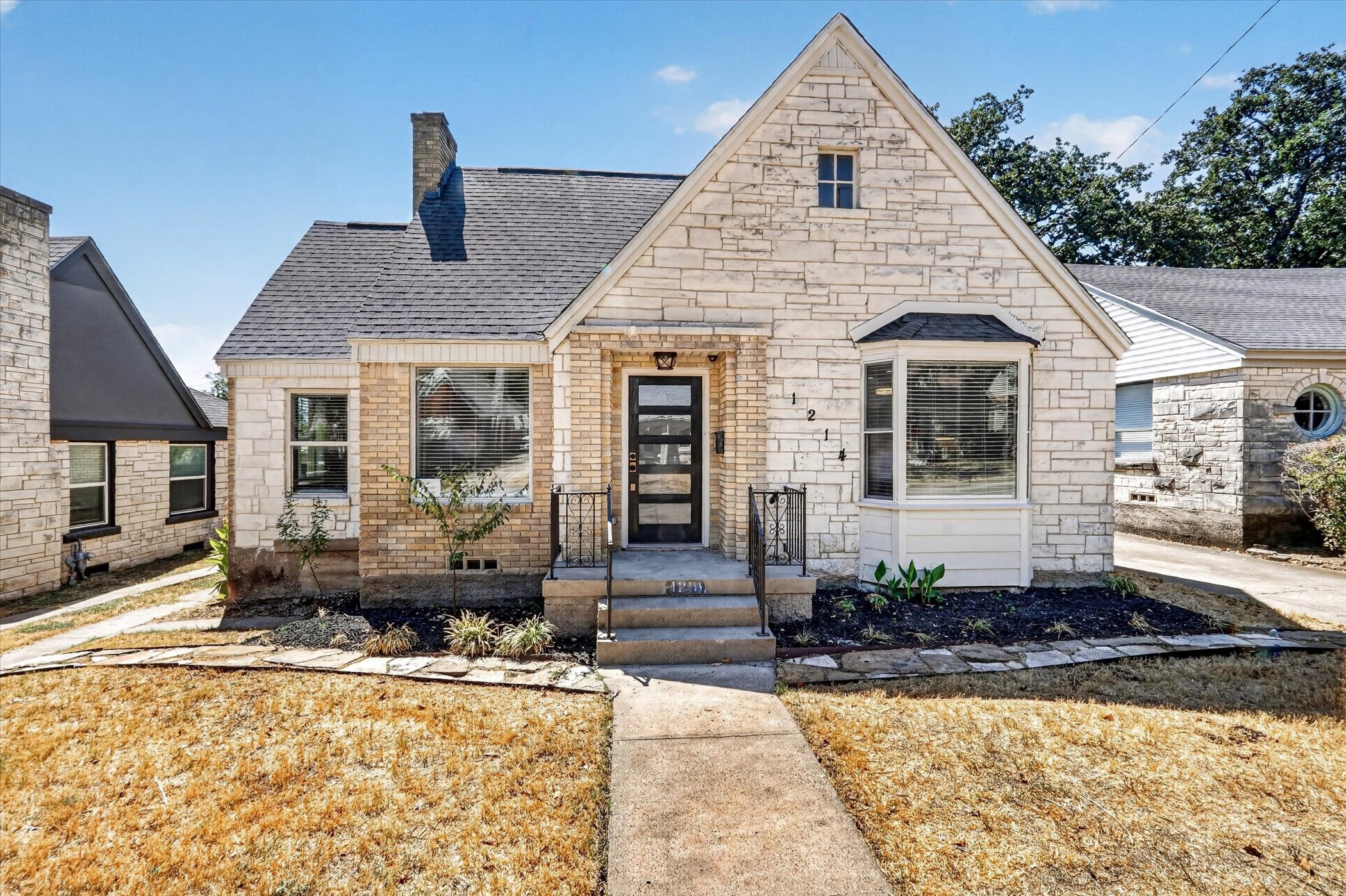 1214 E Waco Avenue — photo