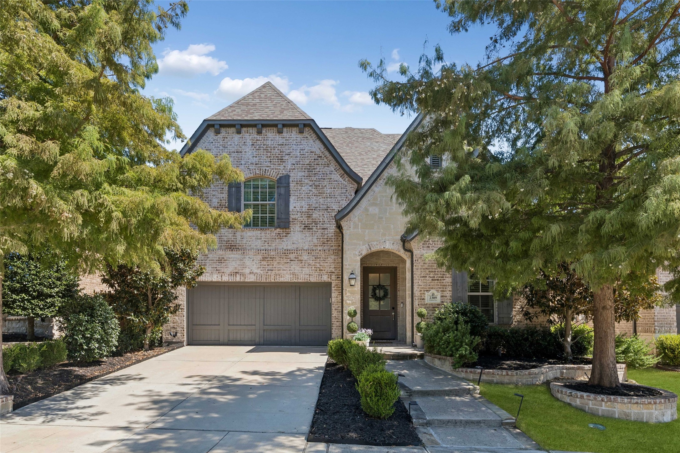 2309 Leslie Lane — photo