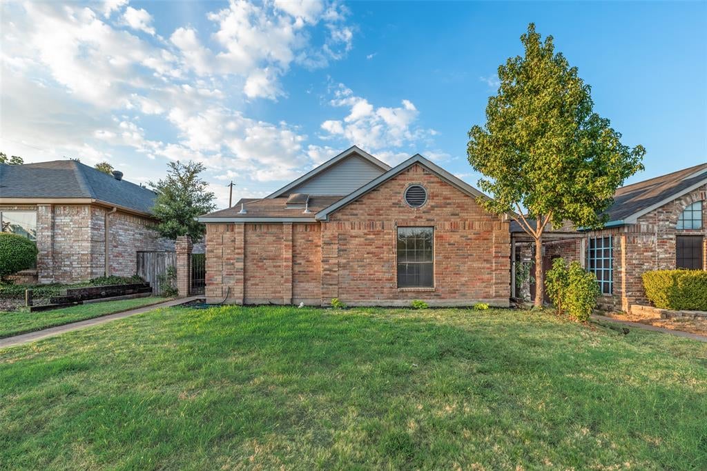 2525 W Oakdale Road — photo