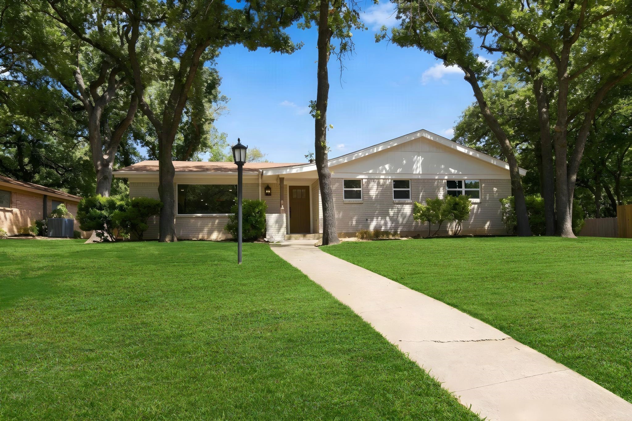 508 Oak Park Drive — photo