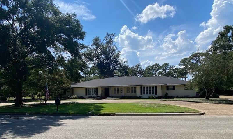 702 Mulberry Drive — photo