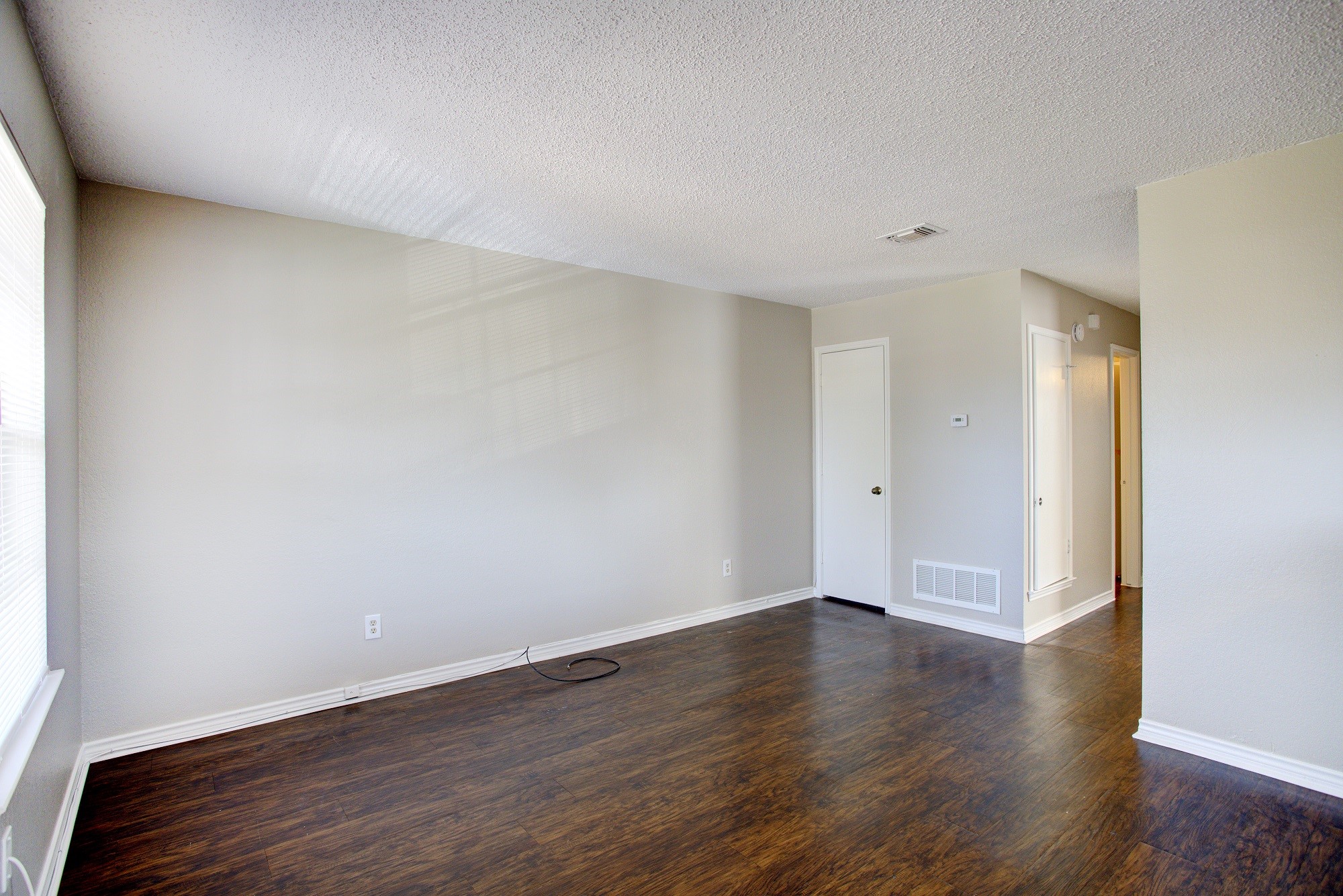 313 Queens Court S D — photo