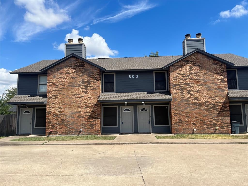 803 Bluebonnet Drive C — photo