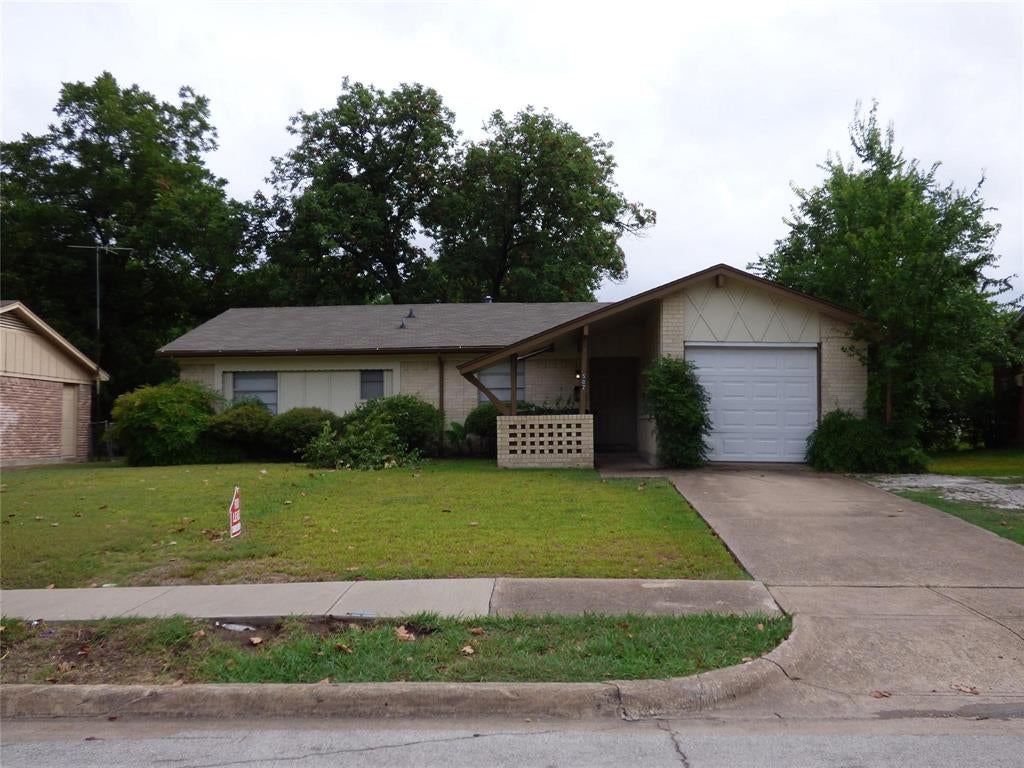 502 Moonlight Drive — photo