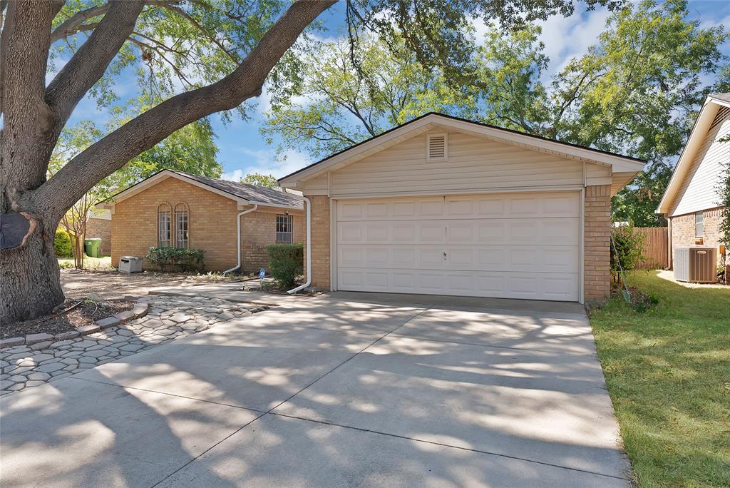 2004 Stefani Court — photo