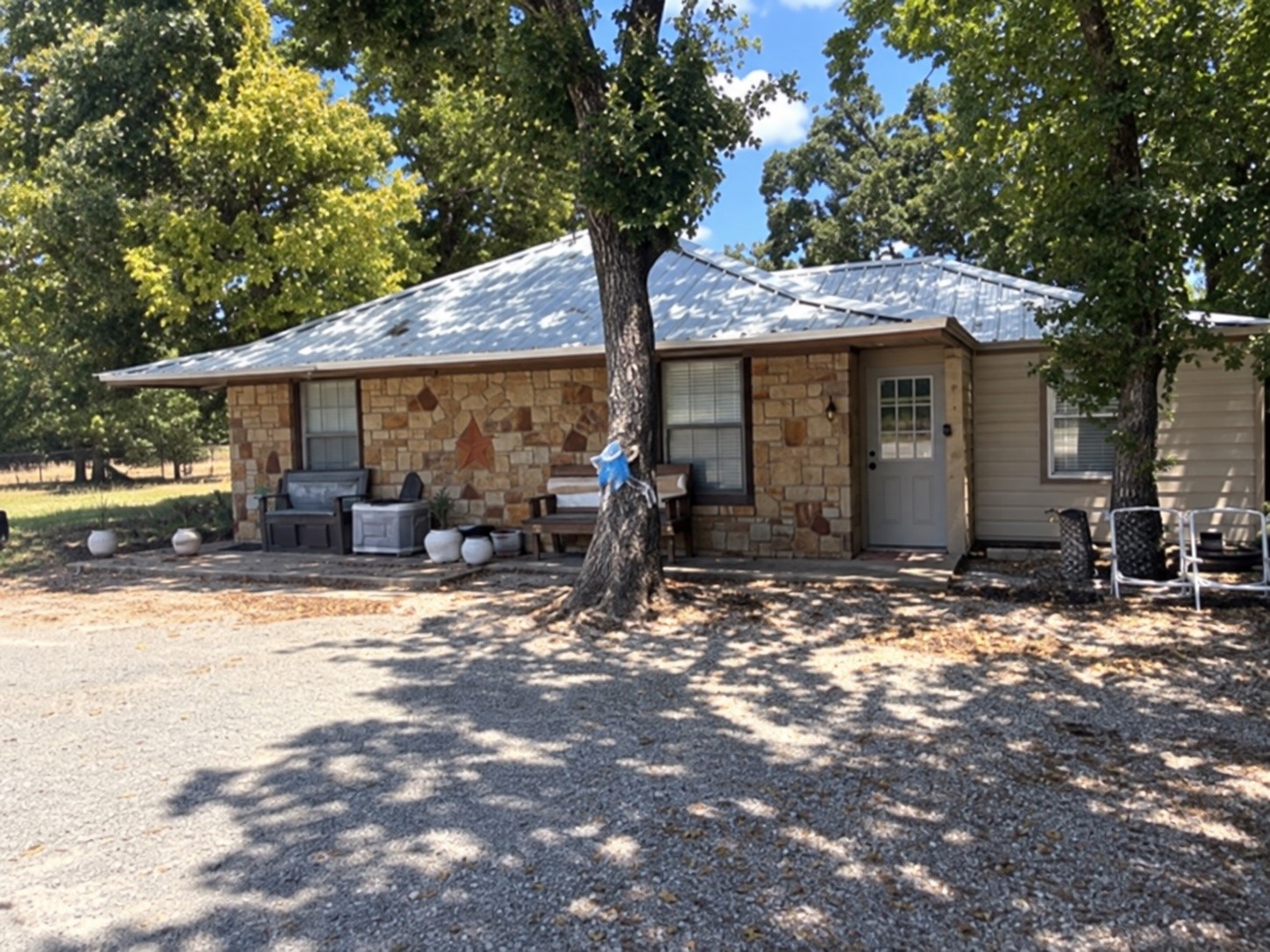 9001 FM 2210 E — photo