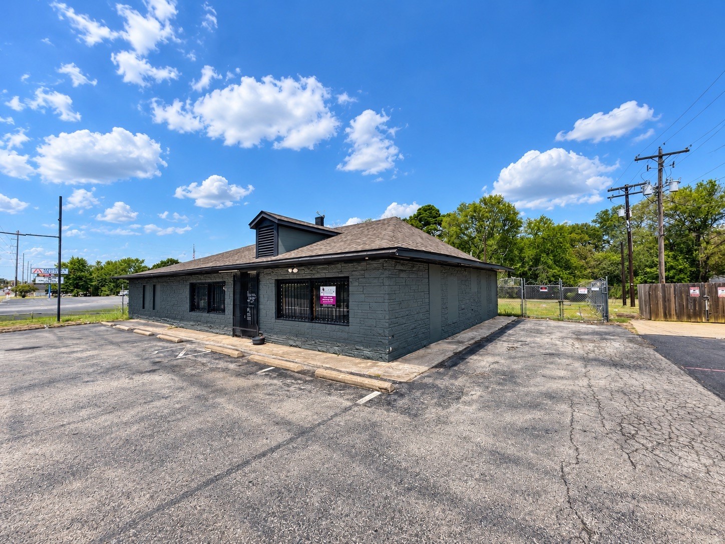 4117 W Marshall Avenue — photo