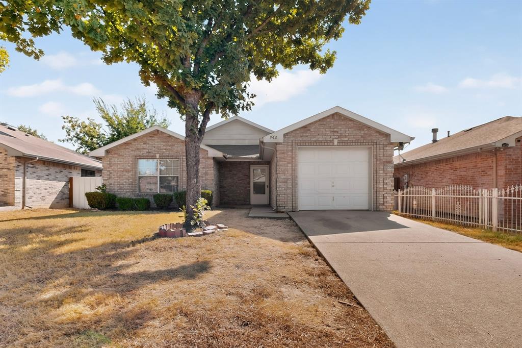 942 Algonquin Drive — photo