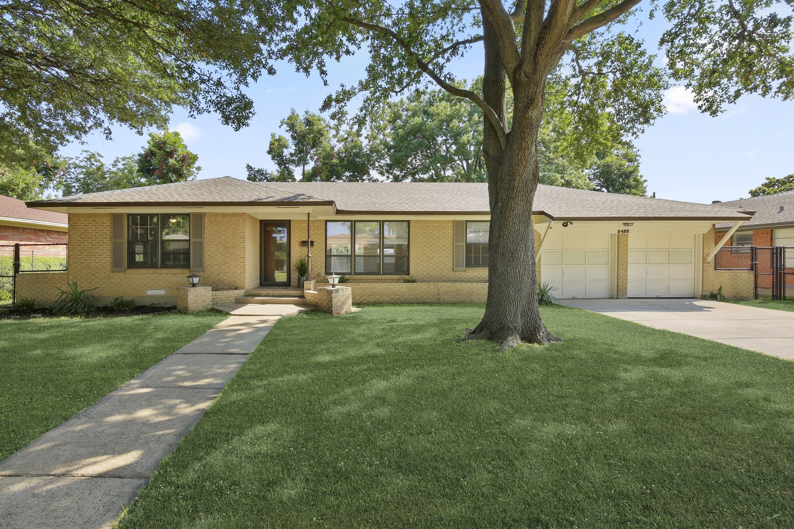 2422 Mockingbird Lane — photo