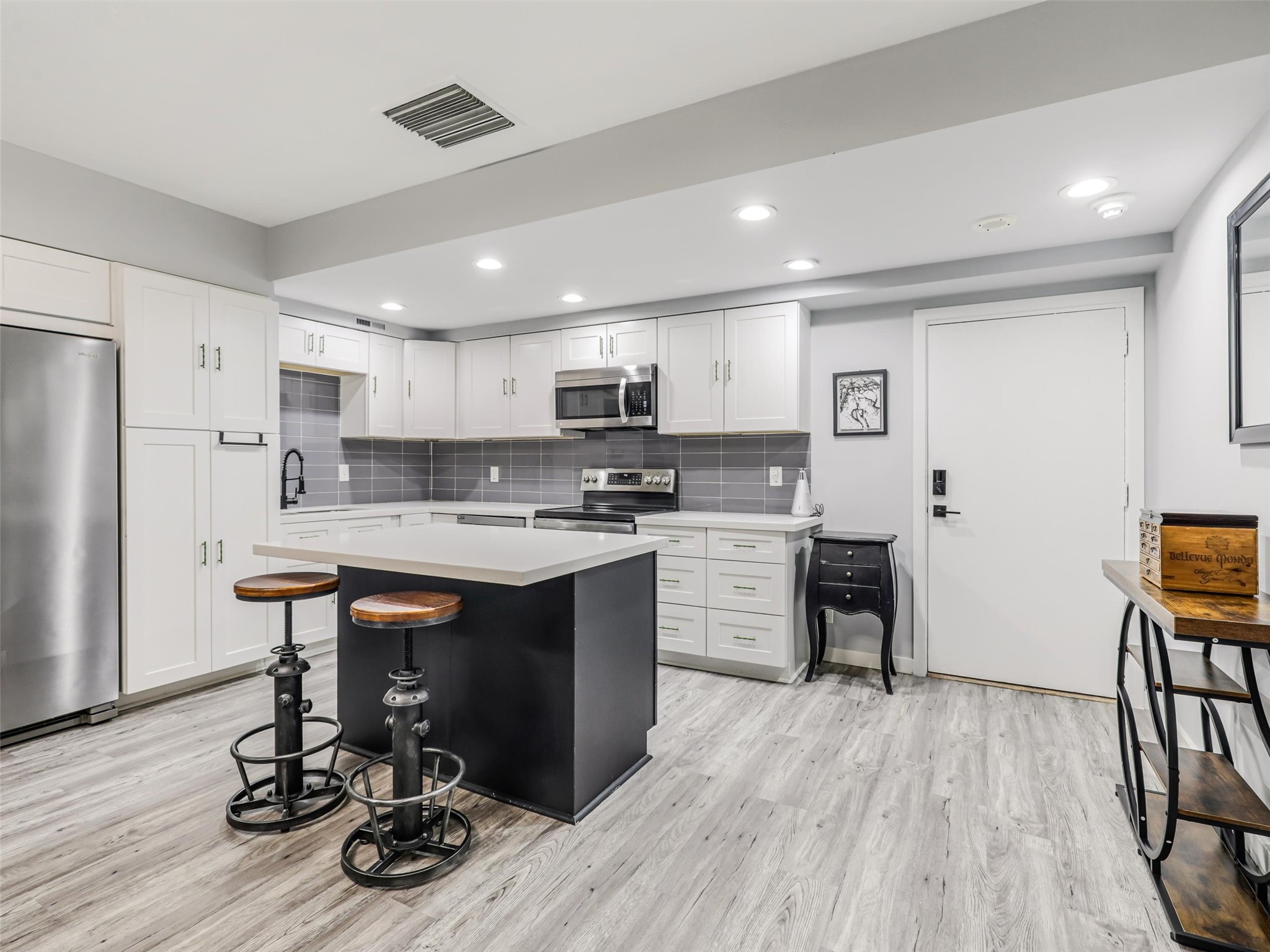 6211 W Northwest Highway G226 — photo