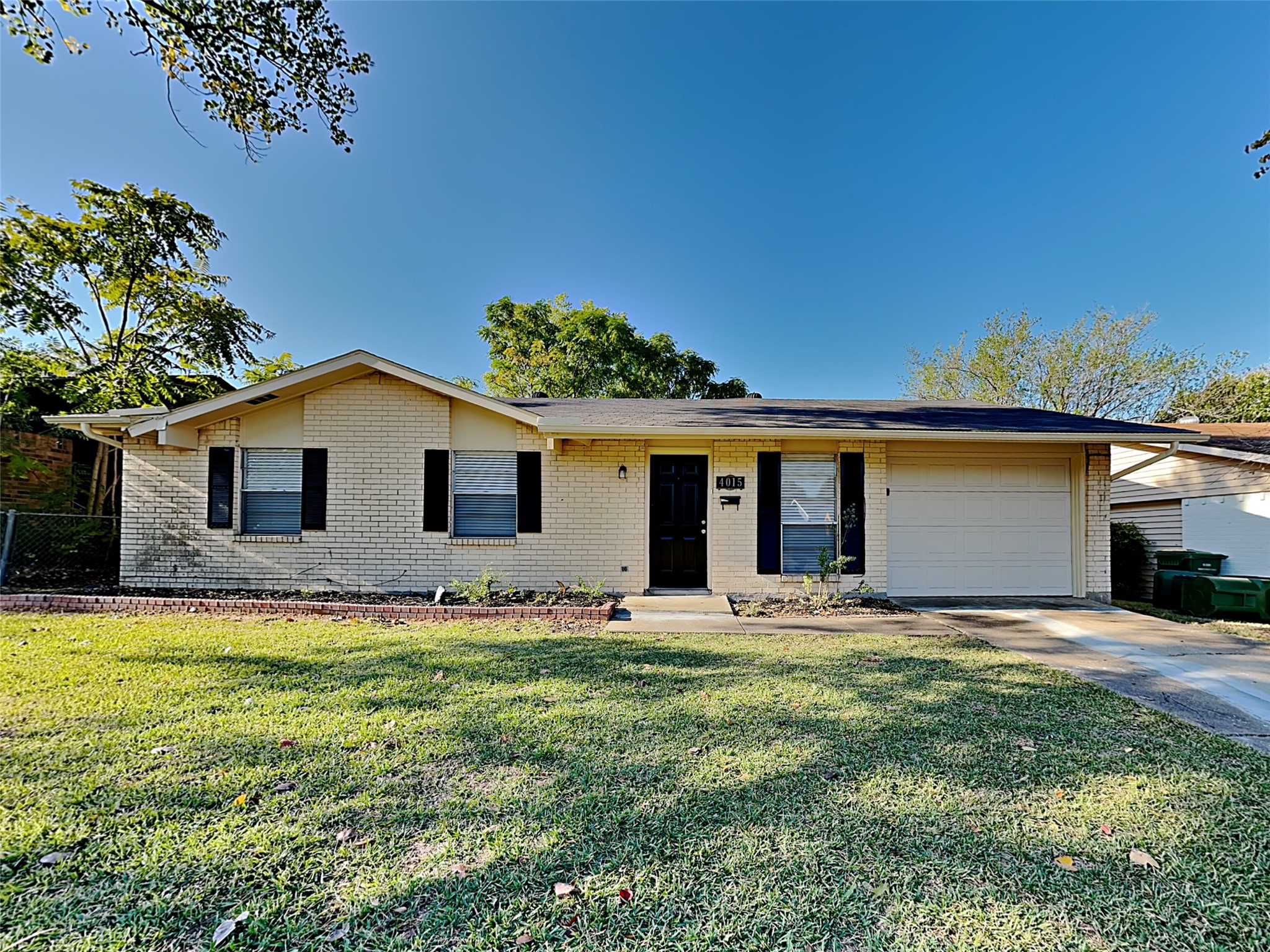 4015 Hartford Drive — photo