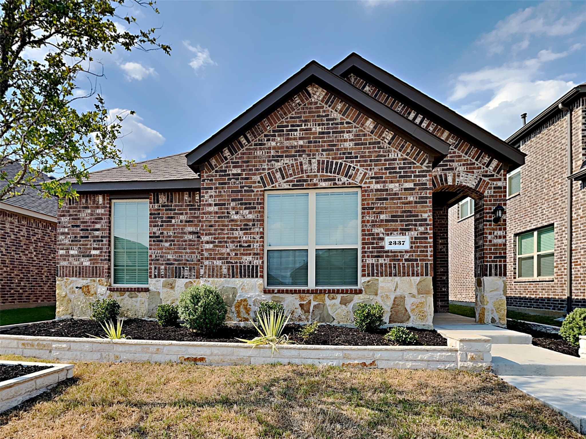 2337 Larimar Drive — photo