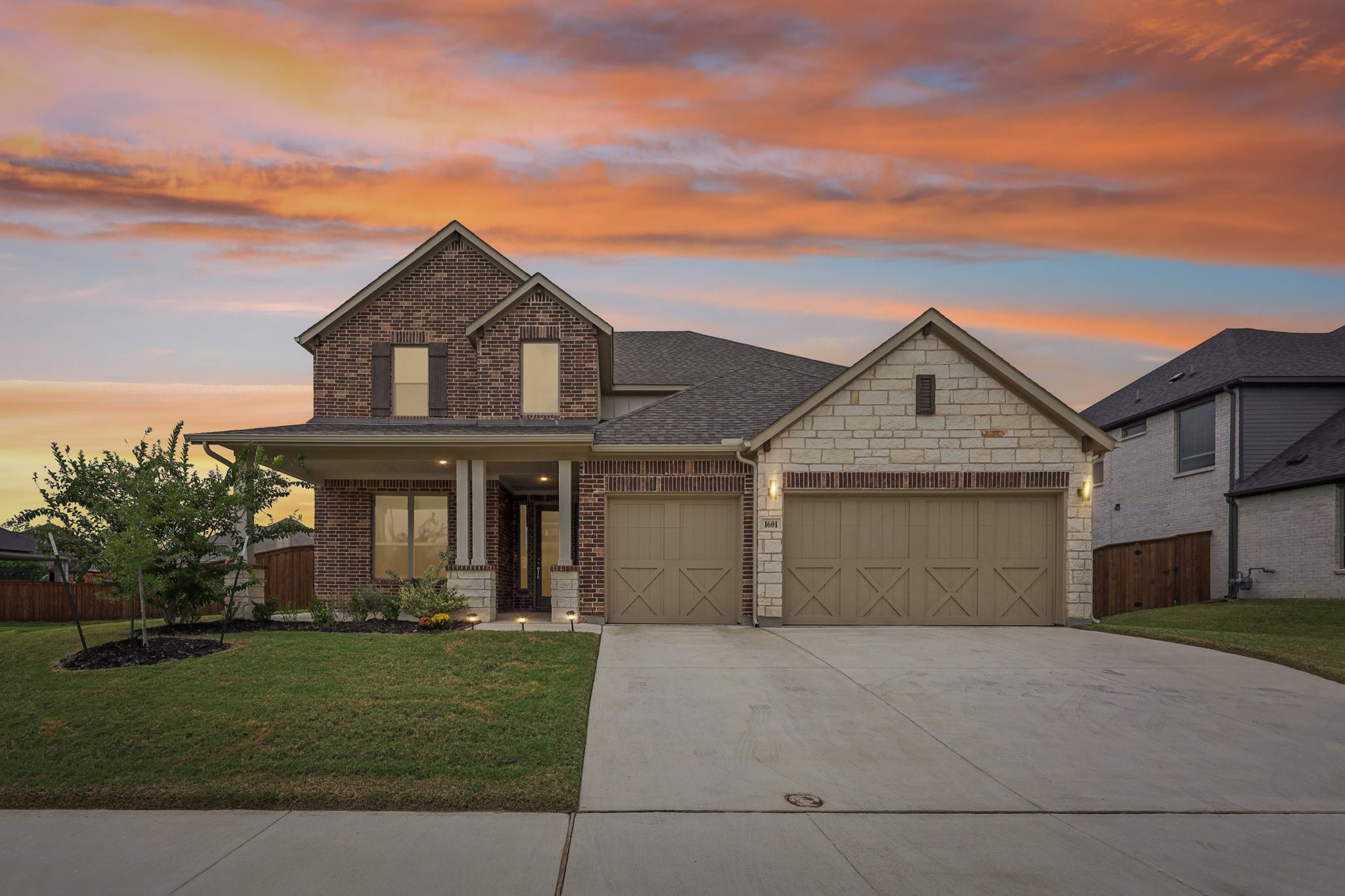 1601 Thunderbird Drive — photo