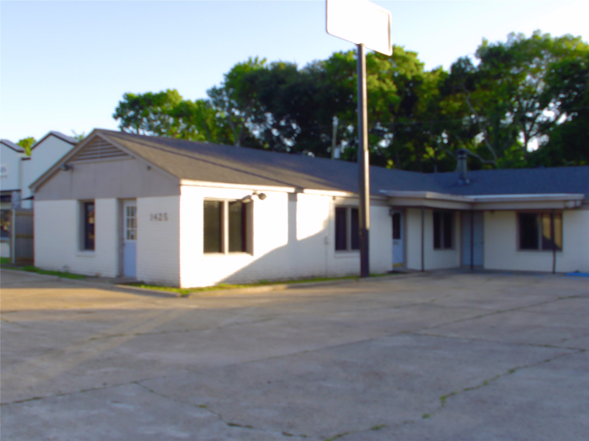 1425 Airline Drive — photo