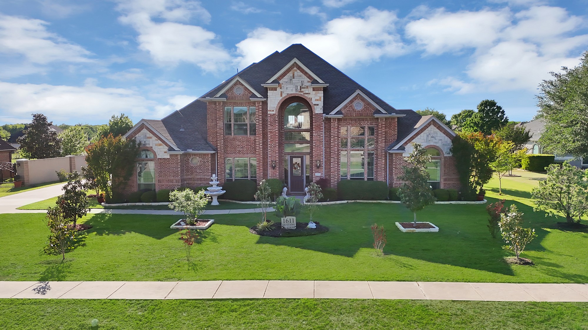 1611 Mustang Court — photo