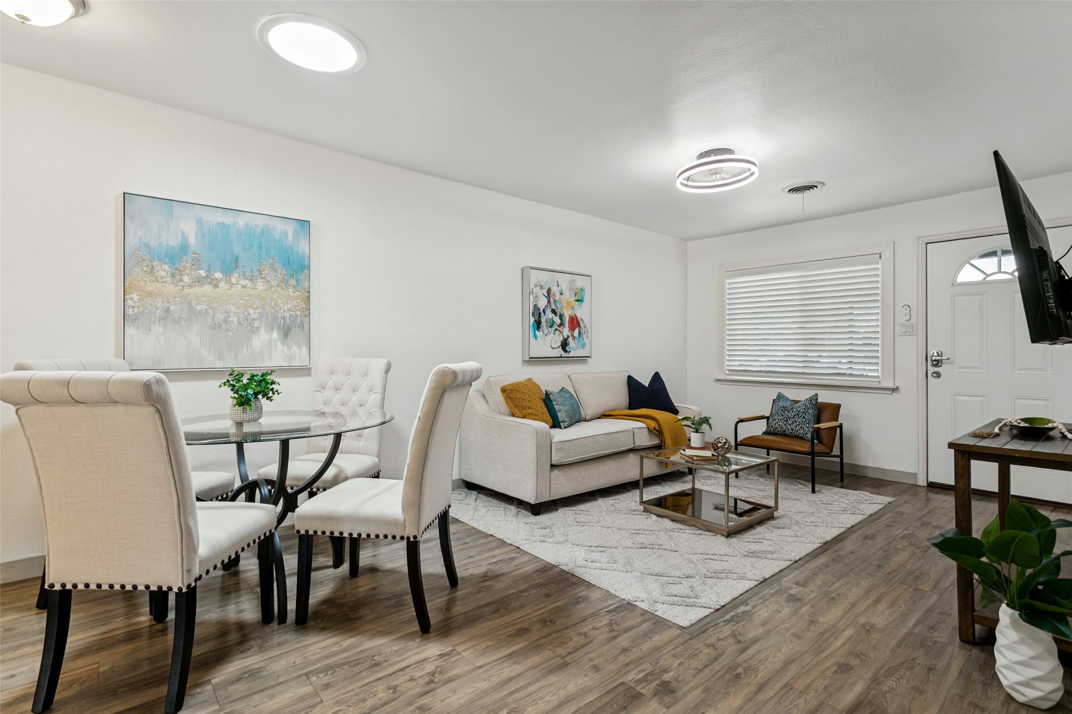 403 E Franklin Street, Grapevine, TX 76051 — photo 2