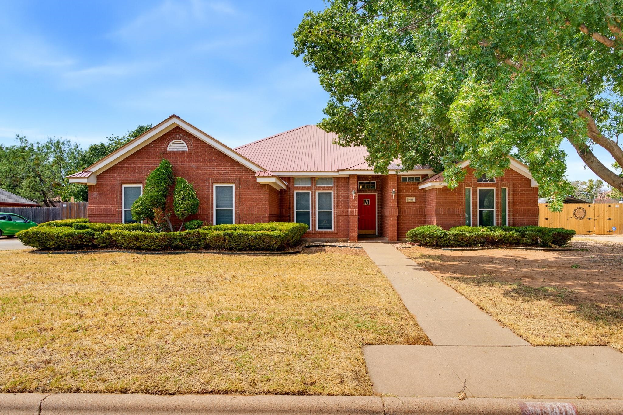1418 Newcastle Dr — photo