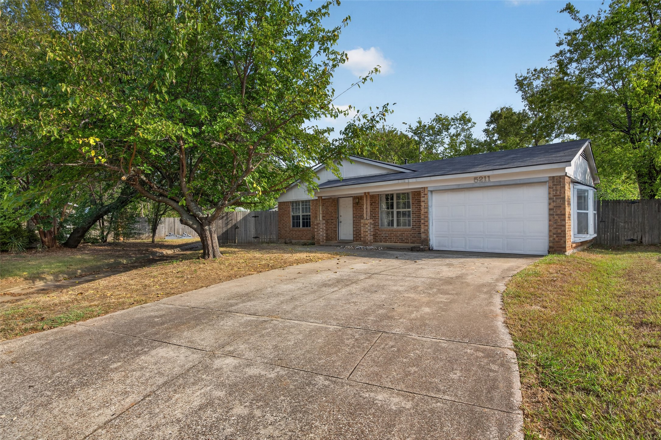 5211 Hideaway Court — photo