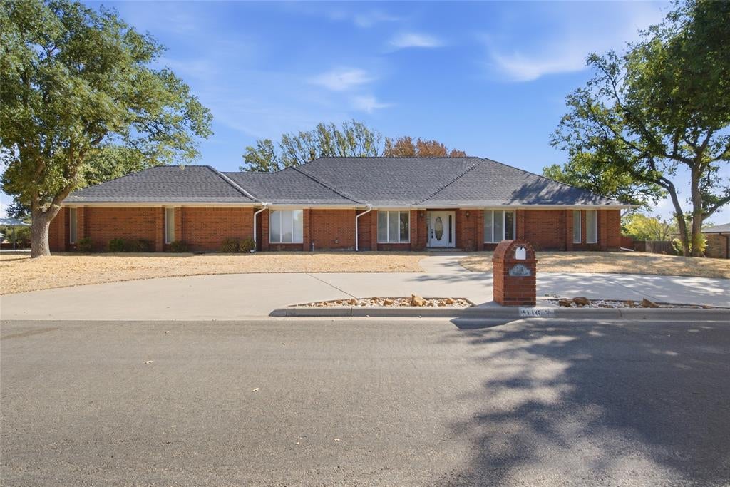2116 Cherokee Loop — photo