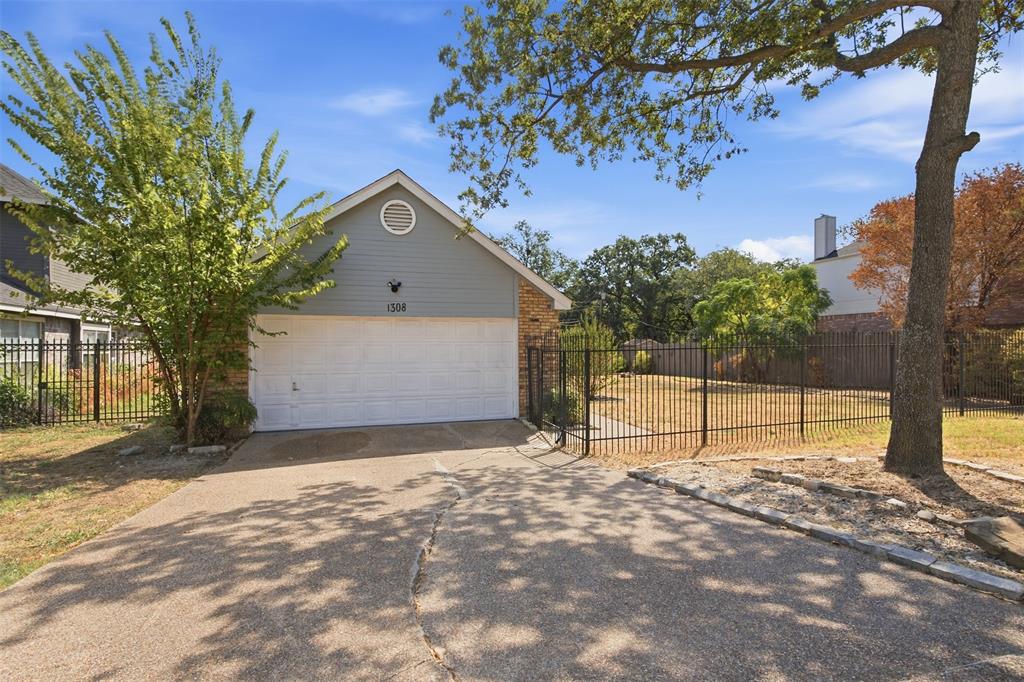 1308 Carver Lane — photo