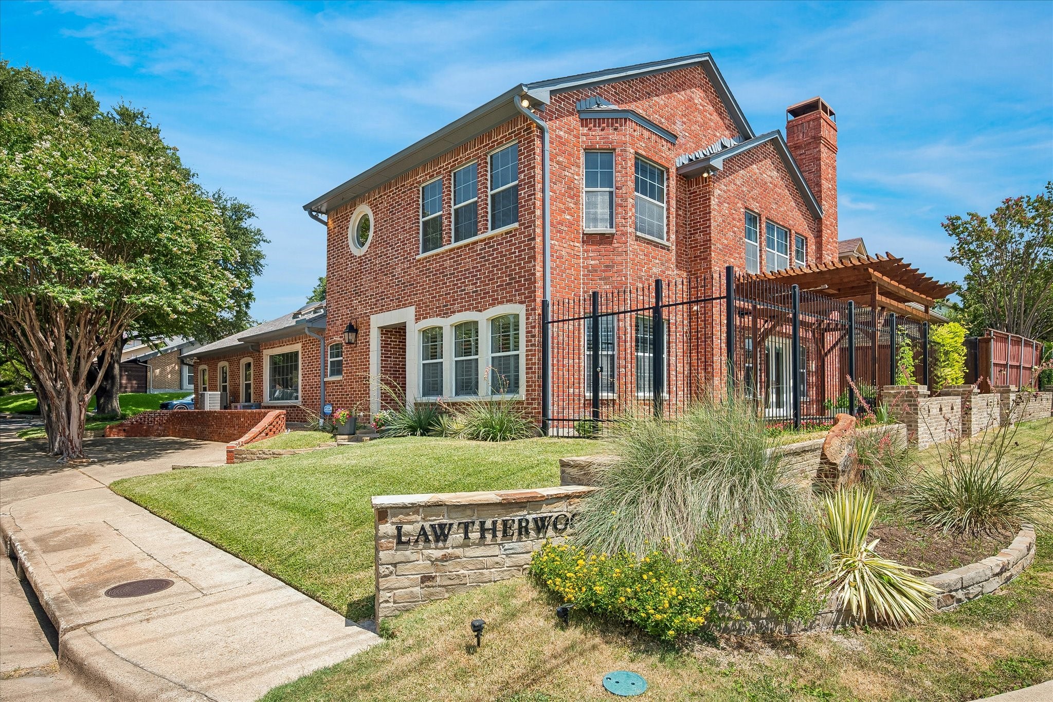 2702 Lawtherwood Court — photo