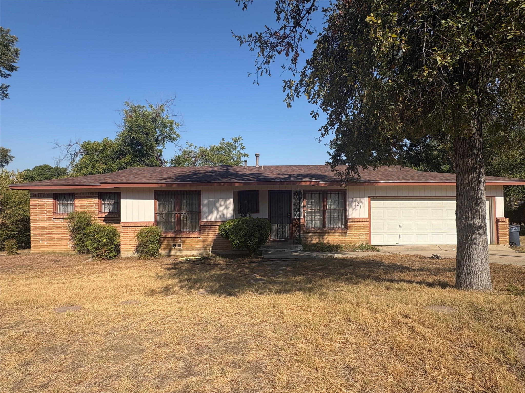 2121 Kingsdale Drive — photo