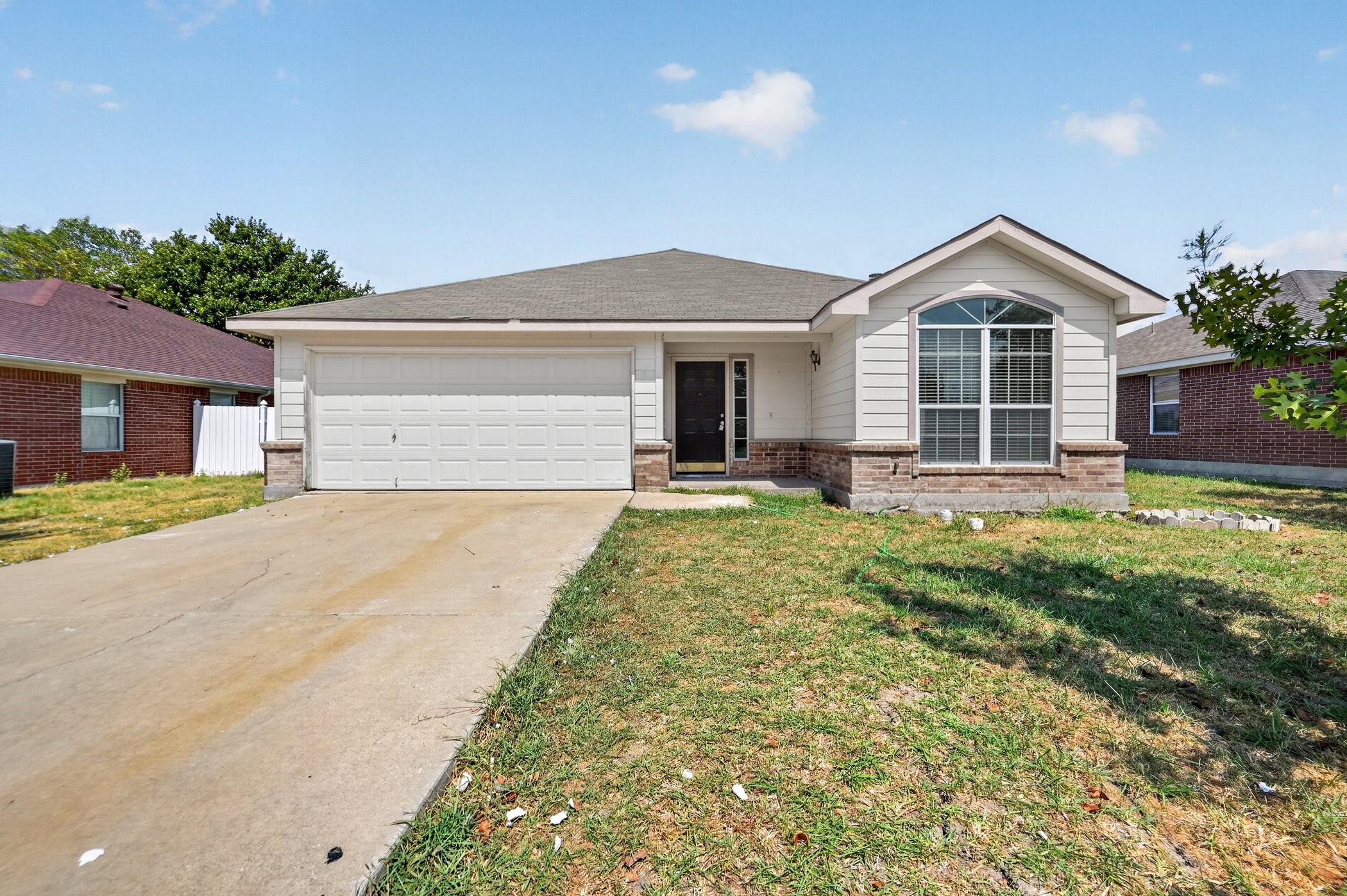 406 Oxford Loop — photo