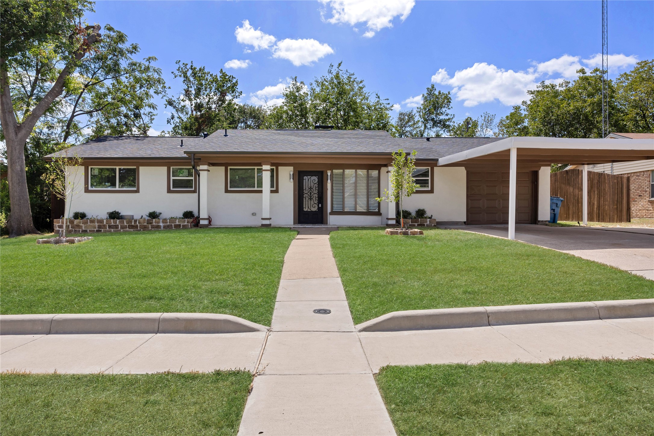 1418 Royal Drive — photo