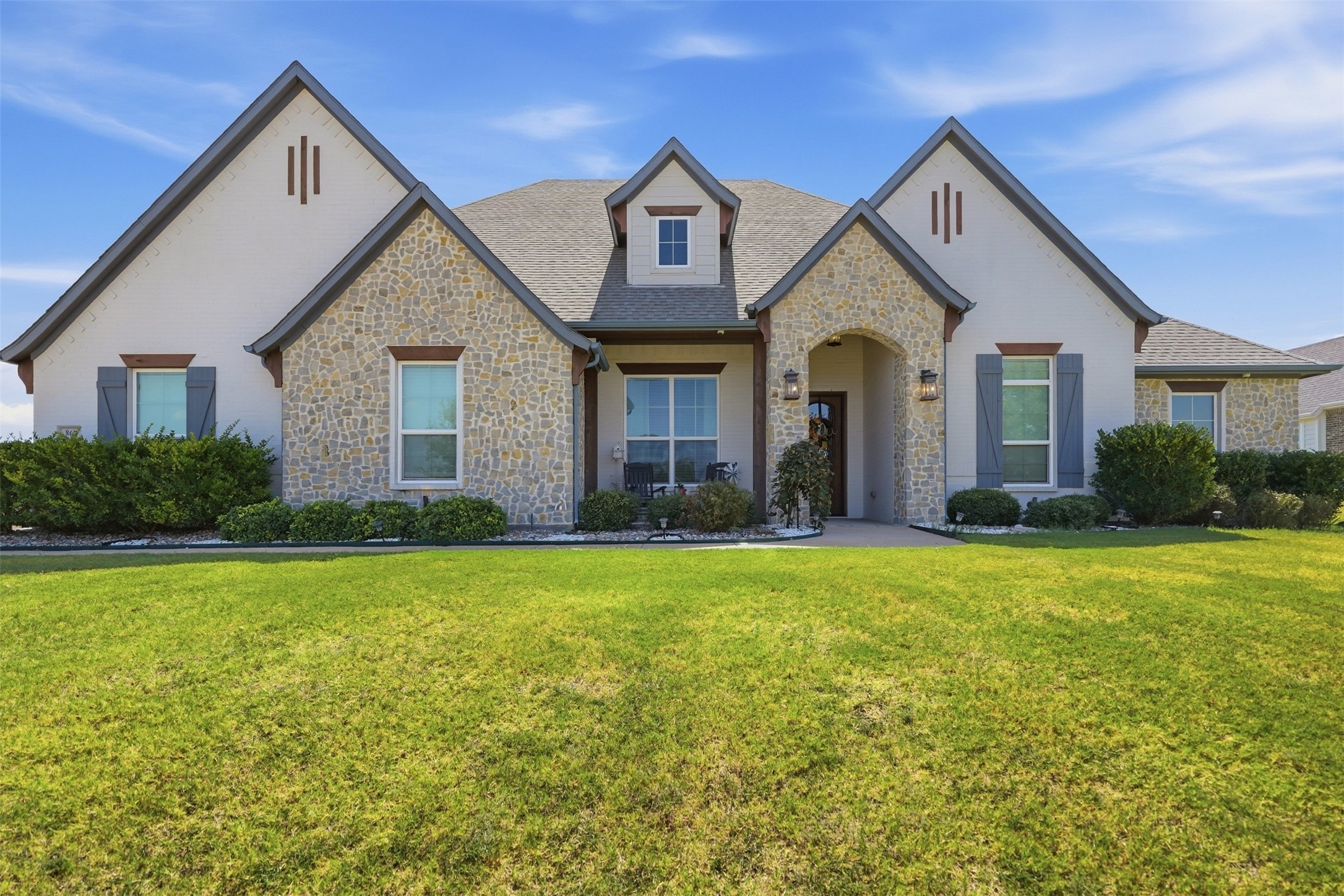 860 San Saba E — photo