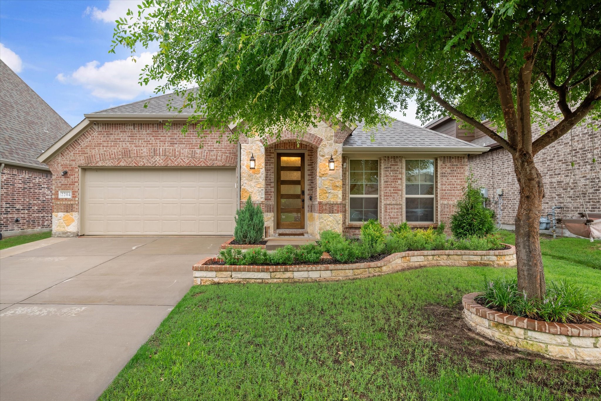2204 Saratoga Drive — photo