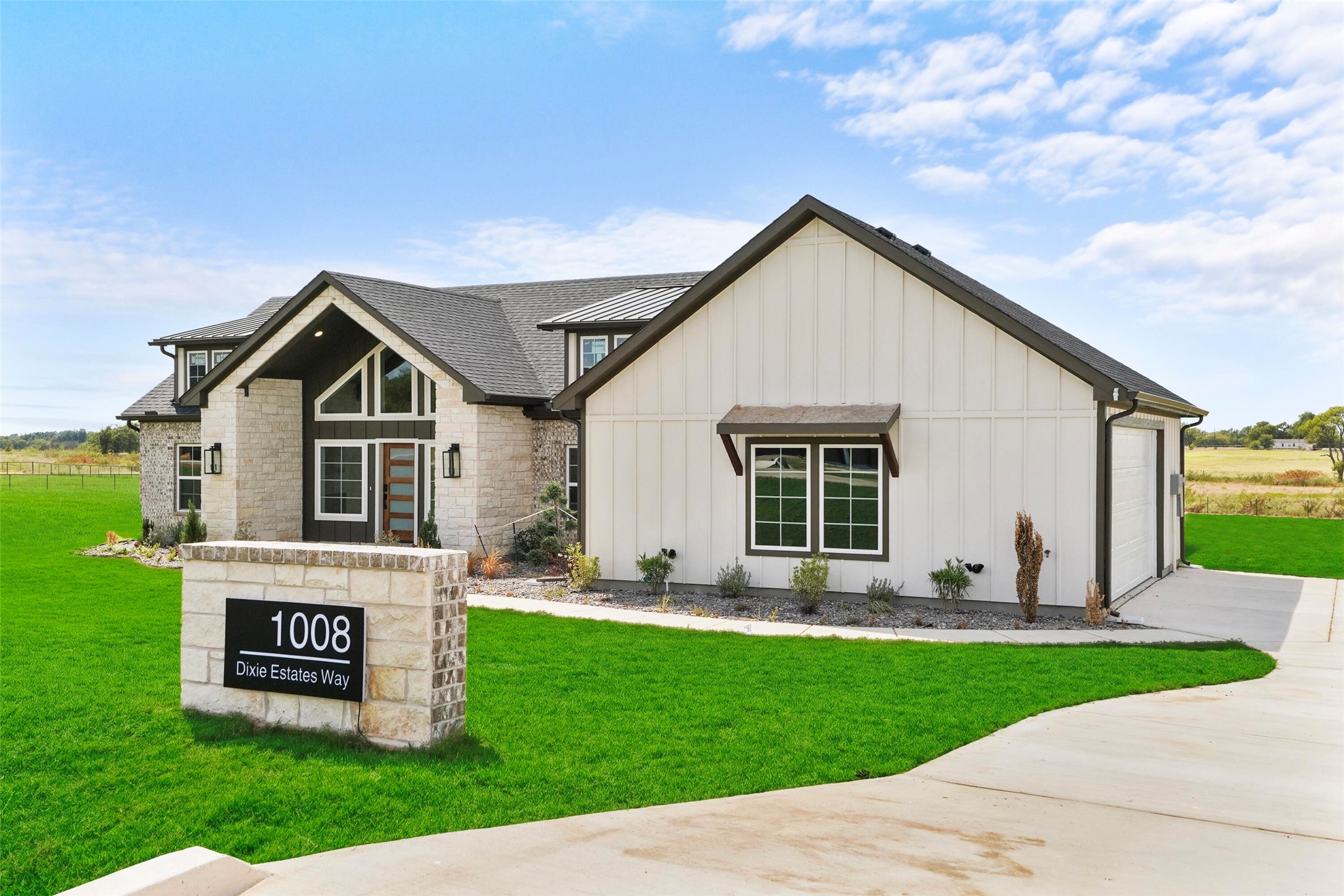 1008 Dixie Estates Way — photo