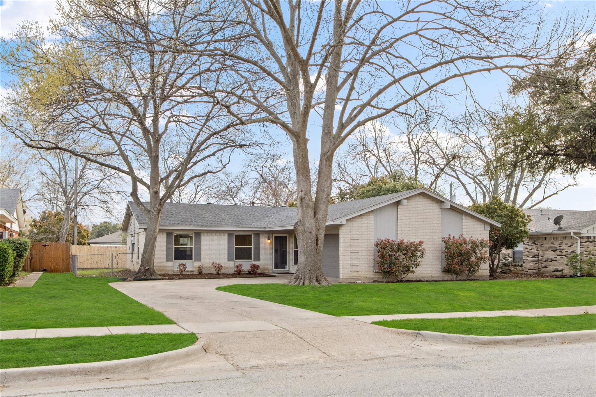609 Cambridge Drive — photo