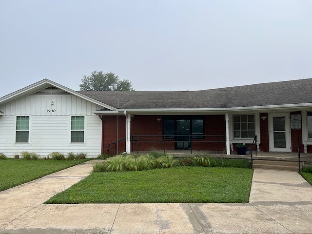 1910 W Henderson Street — photo
