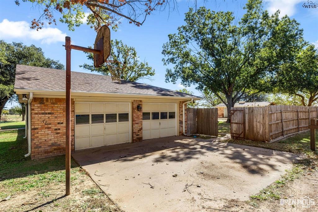 1701 E Spring Street, Henrietta, TX 76365 — photo 2