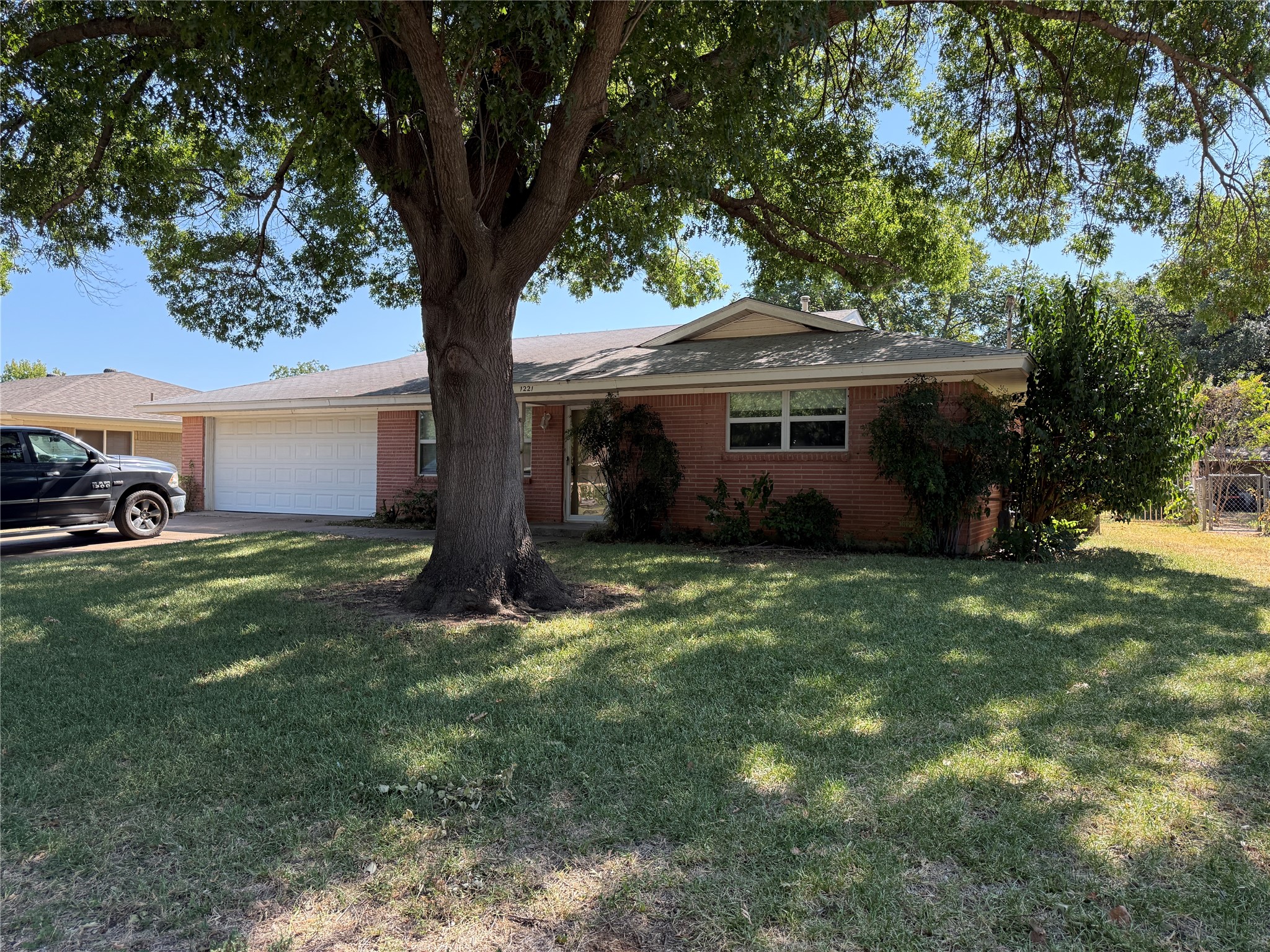 1221 Wade Hampton Street — photo